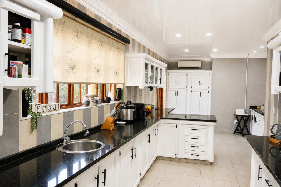 5 Bedroom Property for Sale in Wilkoppies North West